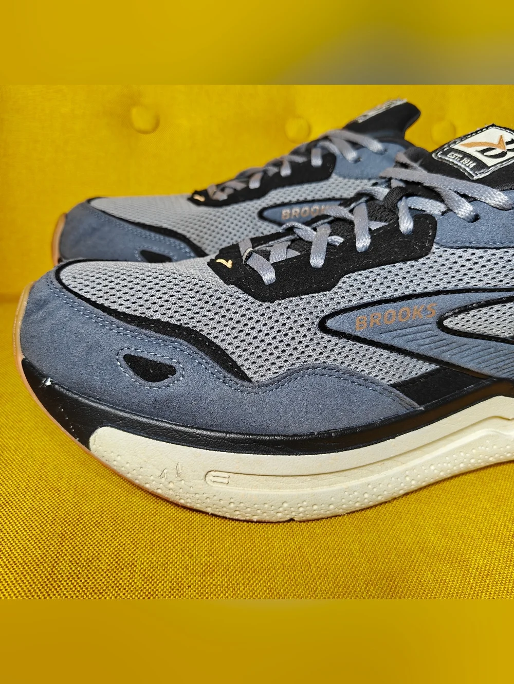 Brooks Ghost Max SE Black Primer Biscuit Athletic Running Sneaker Men's Shoe 14D - Picture 3 of 9